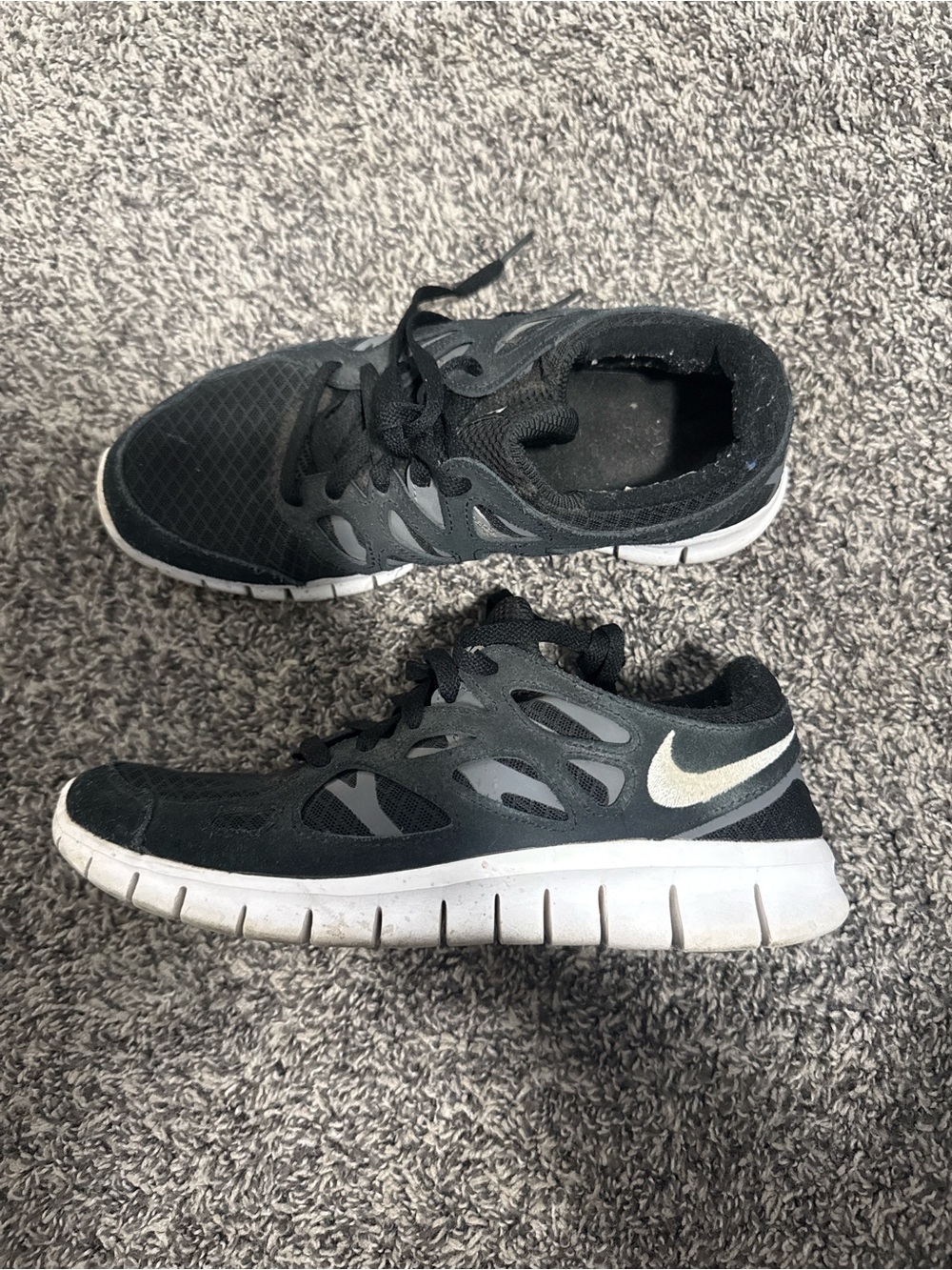 Nike mens Black and White Lightweight Training Sneakers
